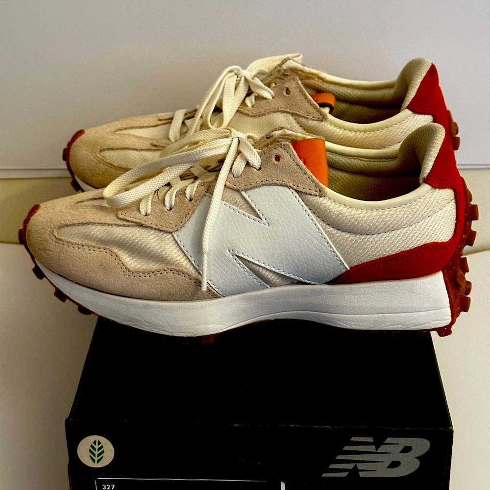 New Balance 327 Sneakers Size 8